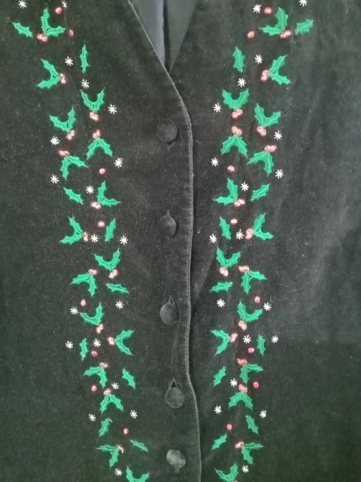 Vintage Karen Scott II 2X Black Cotton Velvet Christmas Holly Vest Embroidered - Image 3 of 4