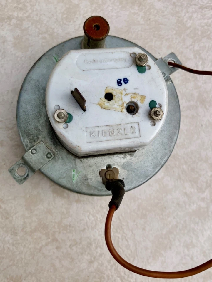 pendule HORLOGE DE TABLEAU DE BORD AUTOMATIQUE KIENZLE 1967 1968 1969 1970 Opel - Photo 2/4