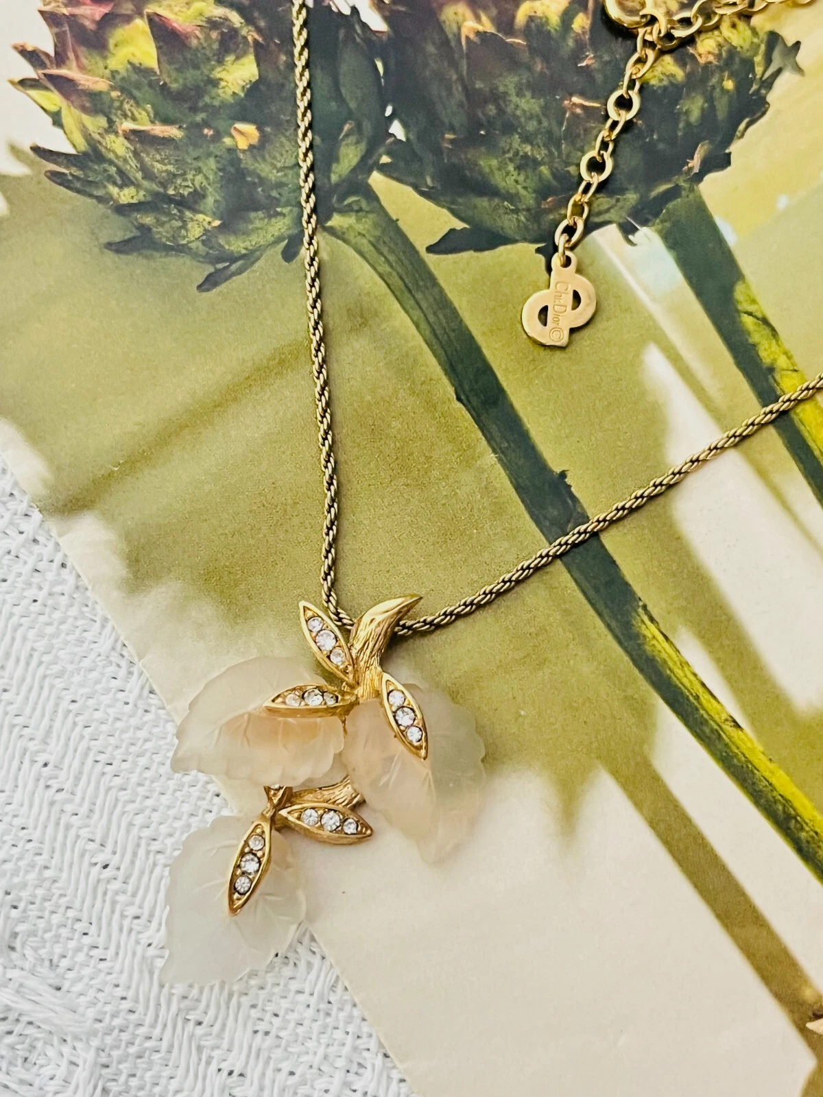 Collana Christian Dior vintage anni 70 opaca foglia di gelo fiori cristalli pendente