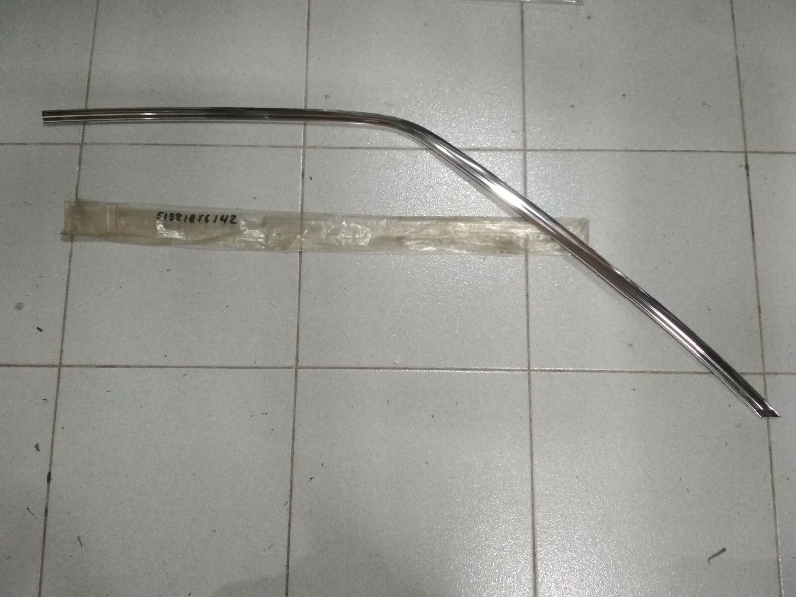 BMW 51321876142 Genuine OEM Factory Original Window Molding for 