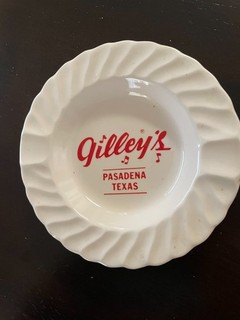 Gilley's Pasadena Texas White Ceramic Ashtray Bar Restaurant Advertisement
