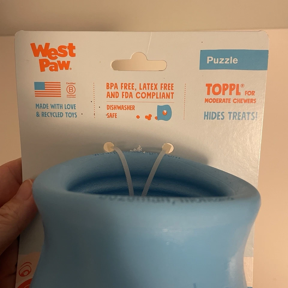 Juguete dispensador de golosinas West Paw Zogoflex Toppl para perro, grande 4 pulgadas, azul Foto 3 de 4