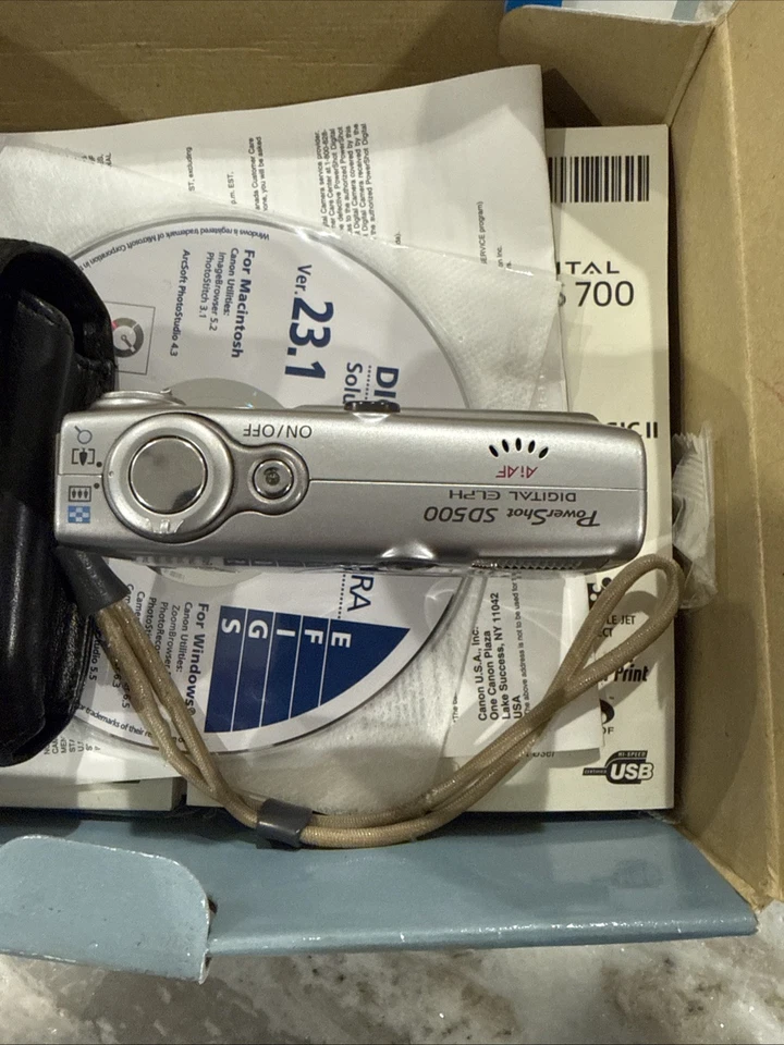 Canon PowerShot SD500 7.1MP Digital Camera – Silver – Tested Working - Image 3 of 4