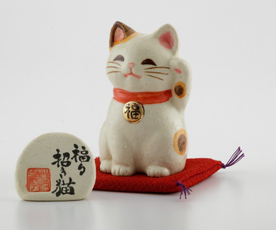 Japanese Handmade White Lucky Cat Maneki Neko Left Hand Pottery