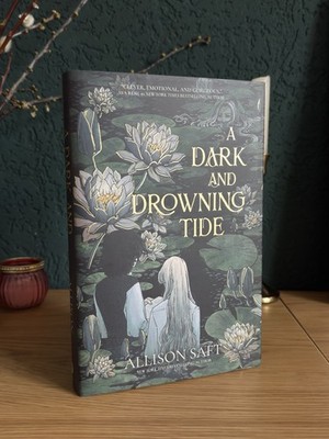 A Dark and Drowning Tide | Waterstones Exclusive Edition | Farbschnitt