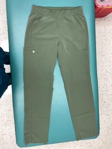 Mens Scrubs Figs medium pants green