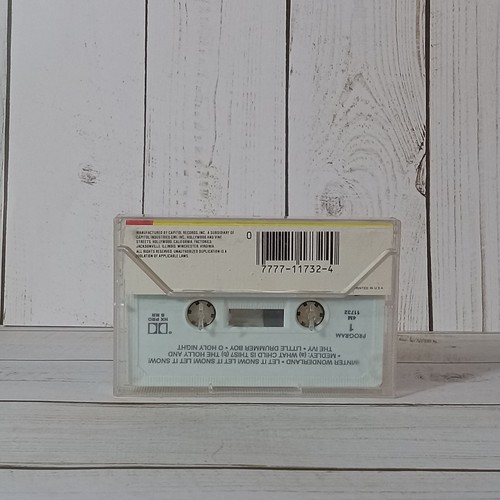 Bing Crosby Christmas Classics Cassette 1988 Capitol Records Reissue SHIPS FREE - Picture 5 of 6