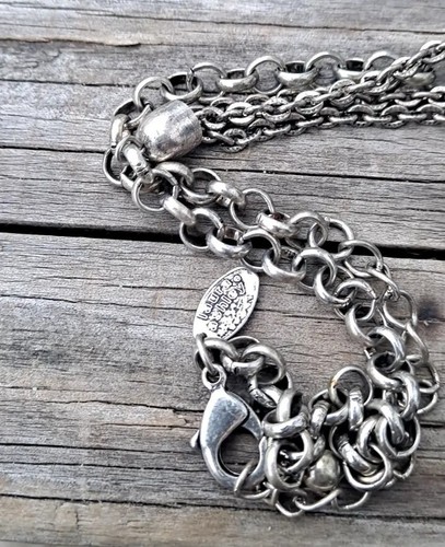 Laura Ashley Pendant Textured silver and black enameled Pendant with necklace - Picture 3 of 4