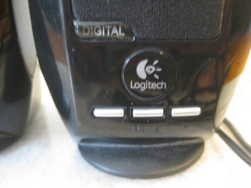 Logitech Z105 USB Digital Audio Powered Computer Laptop Speakers - TESTED - Picture 3 of 8