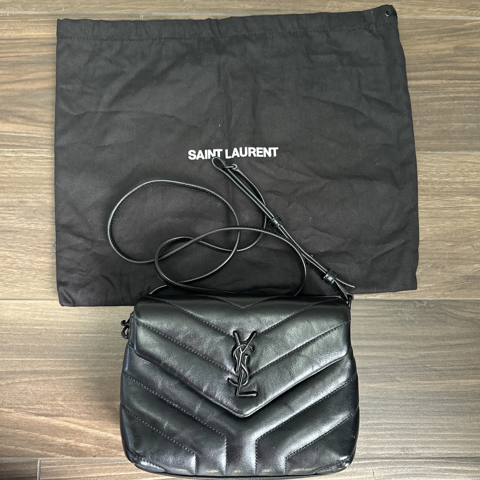 Borsa a tracolla Saint Laurent giocattolo Loulou in pelle nera