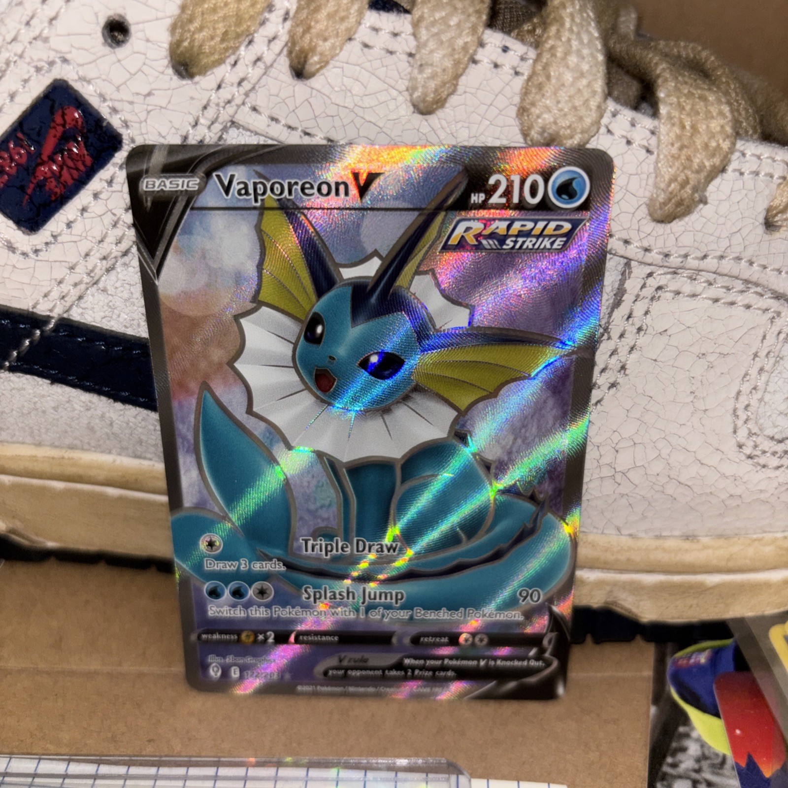 Vaporeon v Full Art Holo Rare Card 172/203 Evolving Skies SWSH07: Mint Condition