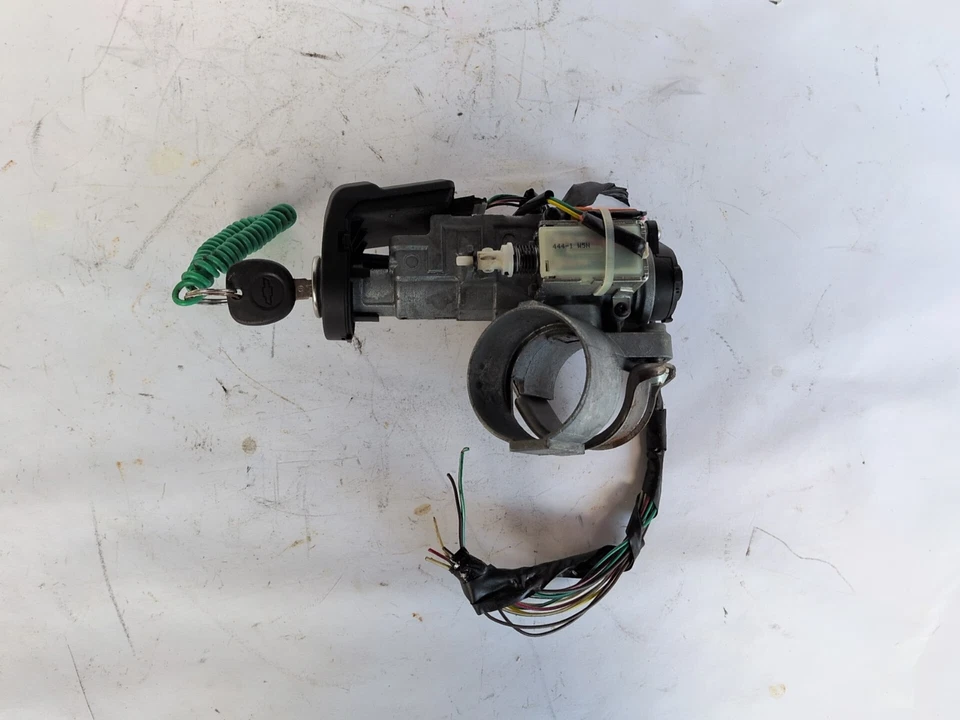 2005 - 2010 雪佛兰钴点火开关带固定器和钥匙外壳完整 — 第 3/4 张图片