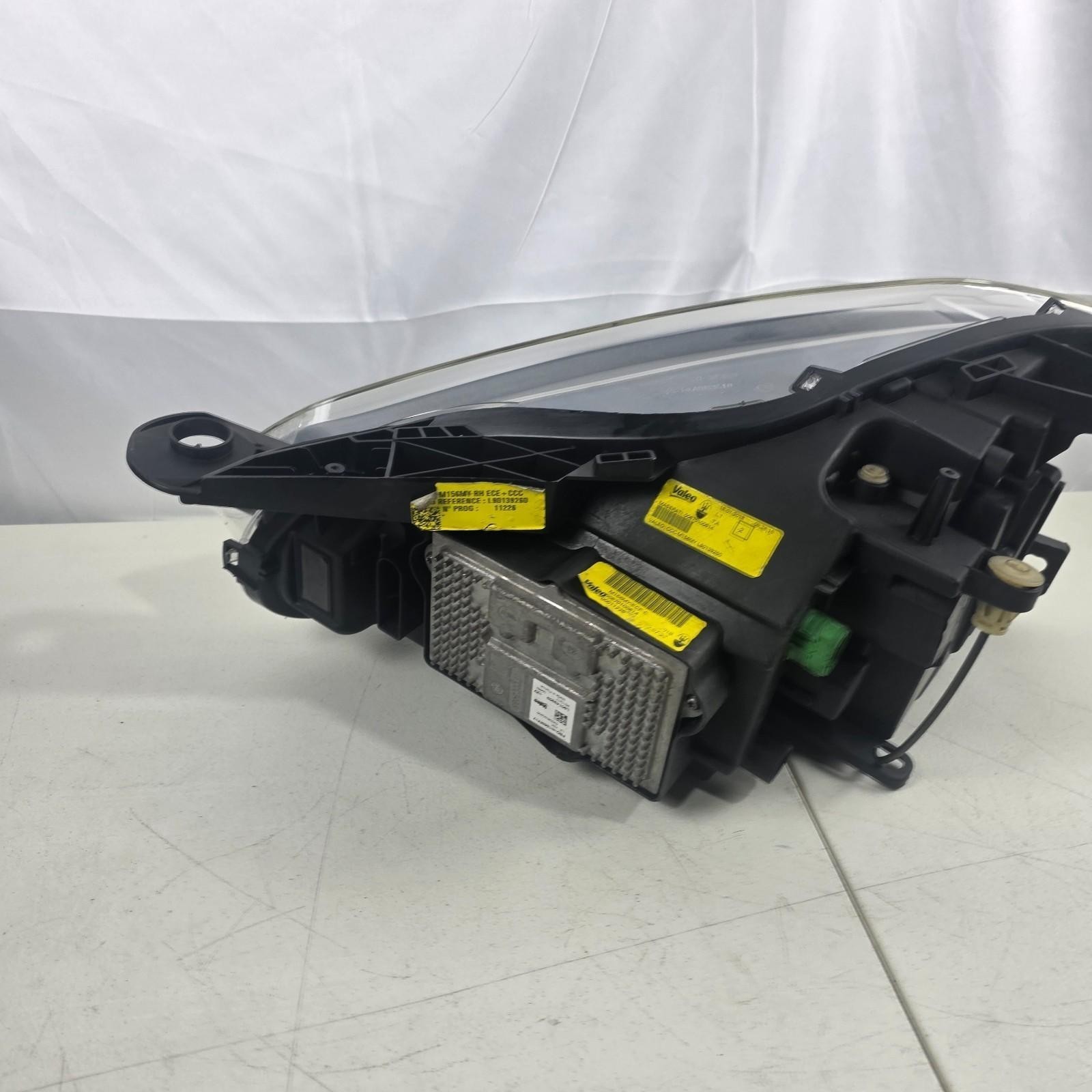 Maserati Quattroporte Right Headlight P/N 670100614