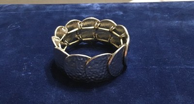 Silvertoned Hammered Toned Braclet Fully Stretchable. CI-J-BL-2