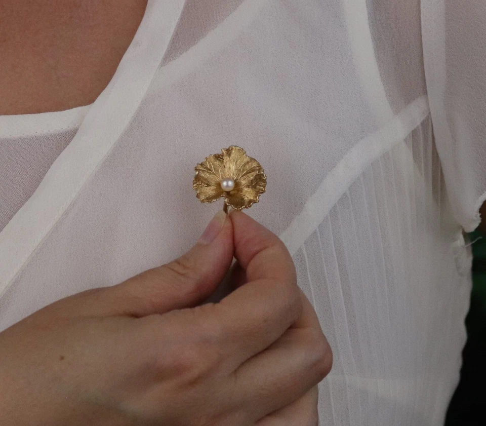 Broche prendedor hoja perla de agua dulce oro amarillo 14k 1" x 7/8" Foto 4 de 4