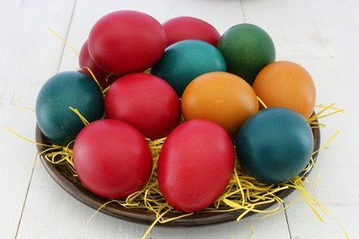 Osterei Farbsymbol 6 Farben rot, lila, blau, grün, gelb, orange orthodox