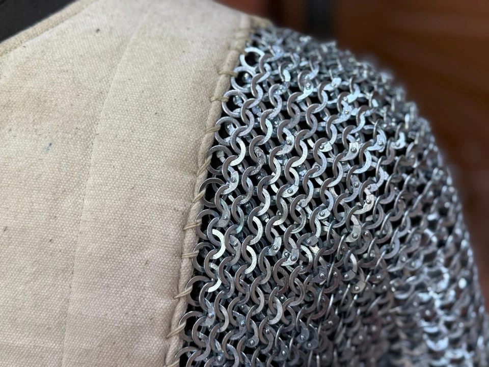 Camisa Knight Chainmail meia armadura corpo aço suave cunha rebitada anéis planos latão - Imagem 3 de 4