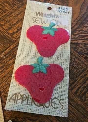 Wrights Vtg 1970s Sew.On Patch Lot Of 3, 2 Rabbits, Strawberries Sealed Package - Picture 4 of 5