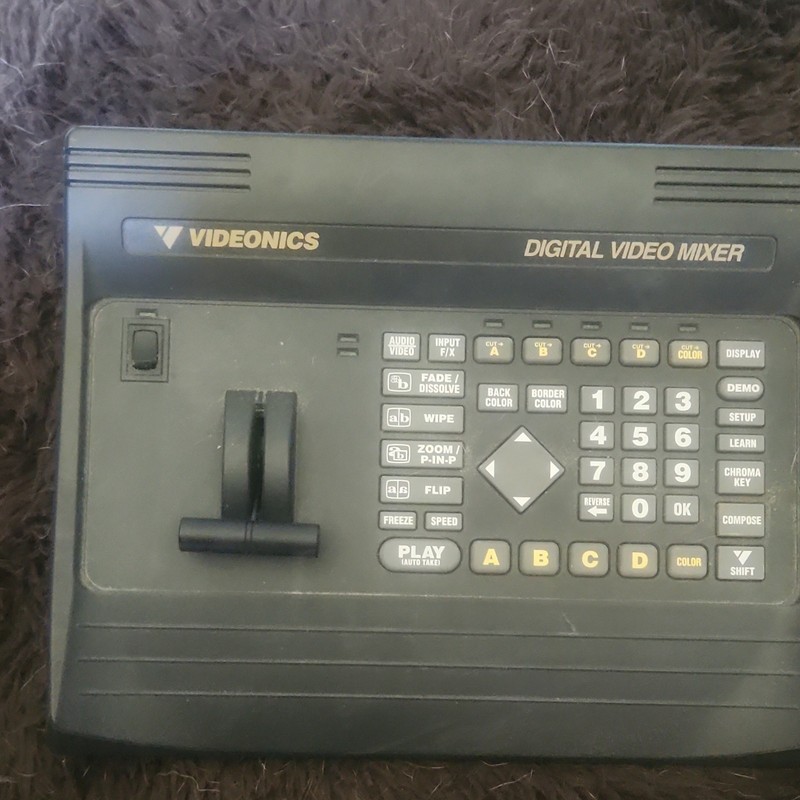 Videonics MX-1 NTSC Video Mixer Switcher 4-In 1-Out Composite S-Video 