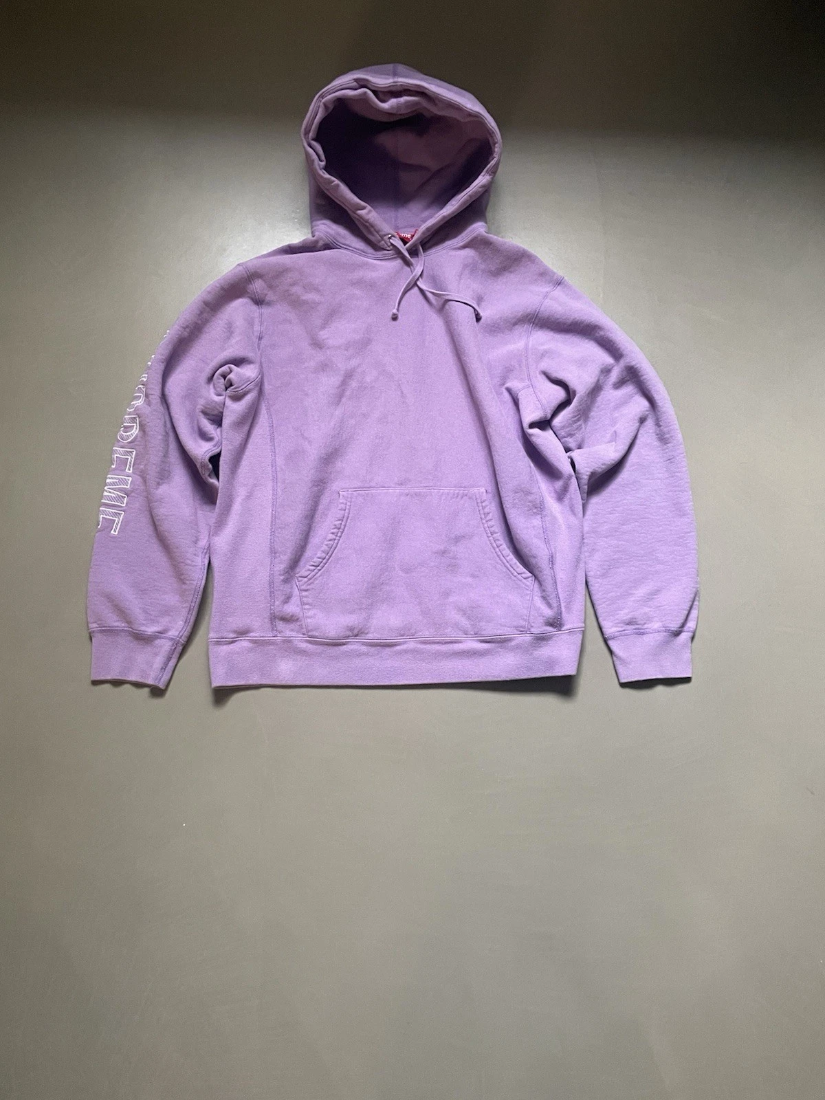 Sweat à capuche brodé suprême 