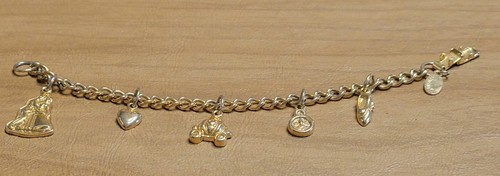 Bracelet Applause Charm Cinderella Prince Slipper Gold Tone Vintage Signed - Picture 6 of 22