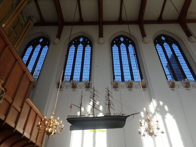 Im Inneren der dänischen Katharinenkirche im Regentenpark Die Kirche um 2021