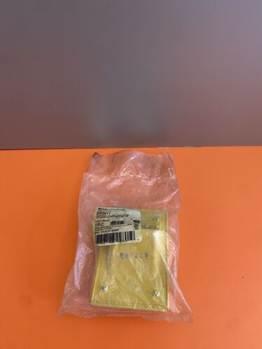 Brad Harrison Safety Plug-Yellow 2P Angle Receptable 22801  - Picture 1 of 5