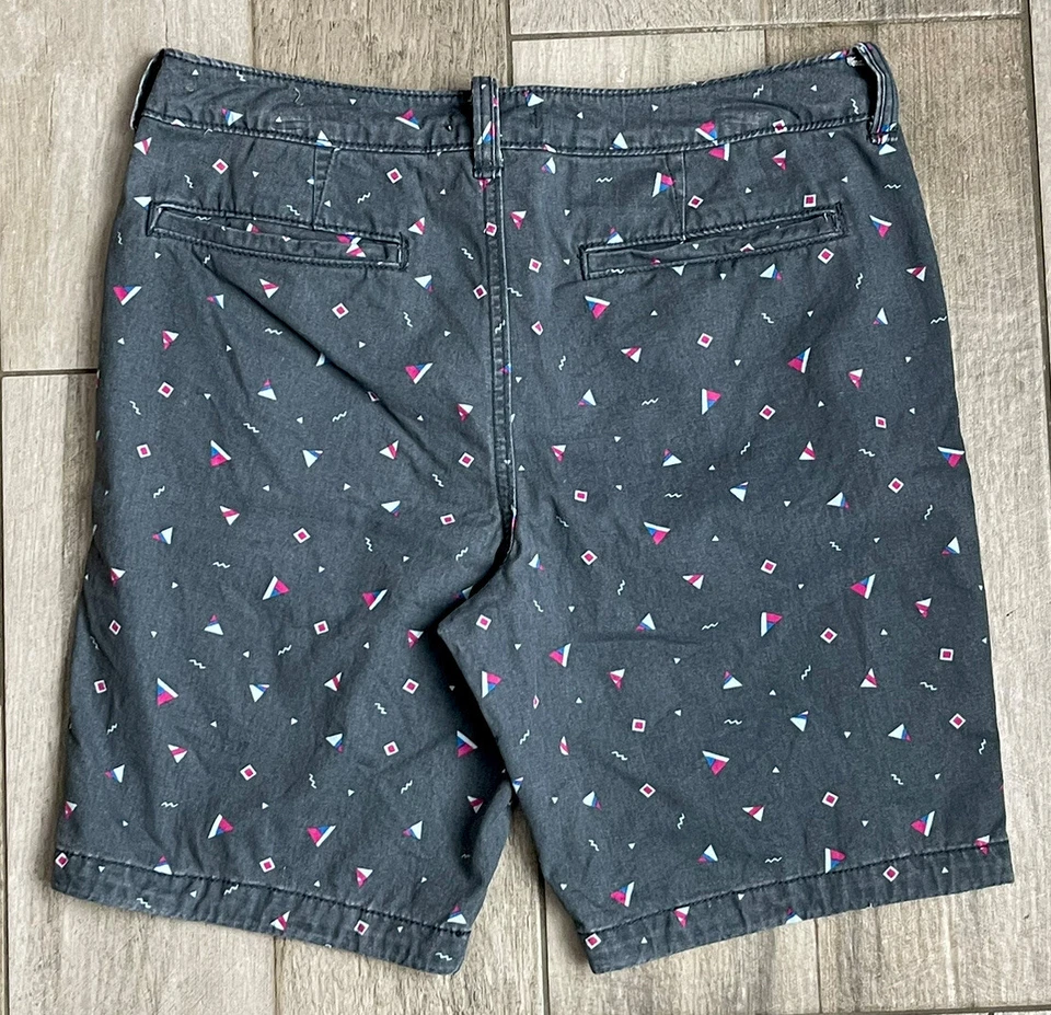 Hollister Chino Shorts Button Fly Mens Sz 33 Gray Pink Blue Geometric 9” Inseam - Image 2 of 4