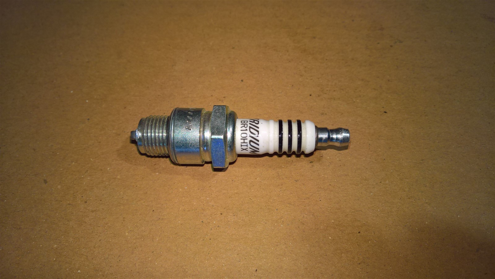 NEW OPEN BOX NGK BR10HIX Iridium Spark Plug 6692