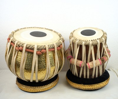 Premium Tabla Paar: 2,5 kg Kupfer Bajan & Sheeshamholz Dayan abgestimmt auf C#, D#, F