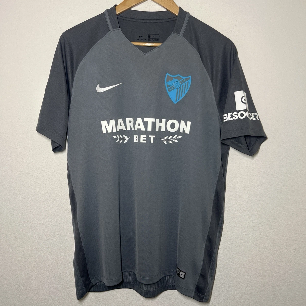 新品　NIKE Malaga CF サッカー　オーセンティック　スペイン 25+ Nike Malaga International Club Soccer Fan Apparel and