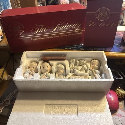 PRECIOUS MOMENTS O COME LET US ADORE HIM, Christmas Nativity Set, Book, Cassette