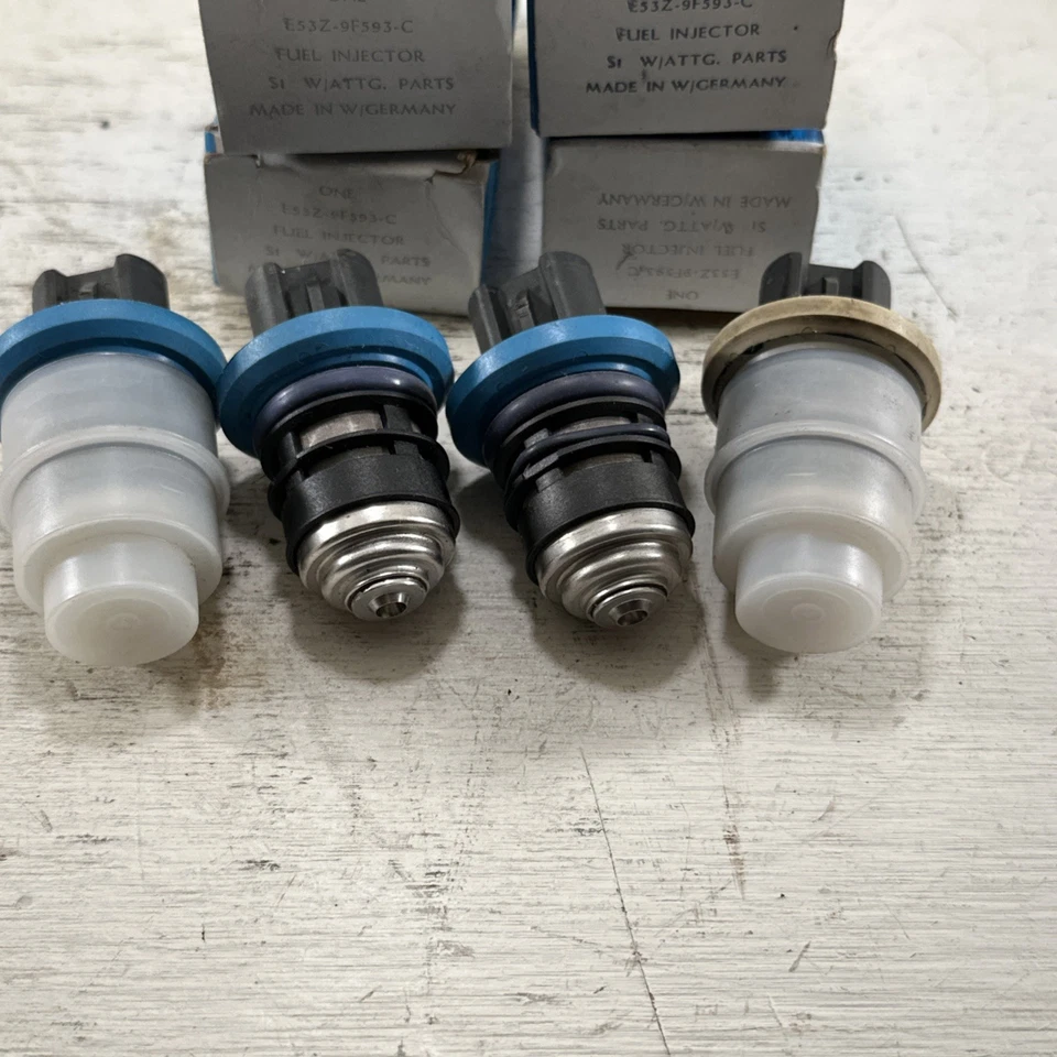 Lote de 4 Novos Injetores de Combustível Ford E53Z9F593C Compatível com 1985-87 Tempo Mercury Topaz Fabricante de Equipamento Original - Imagem 2 de 4