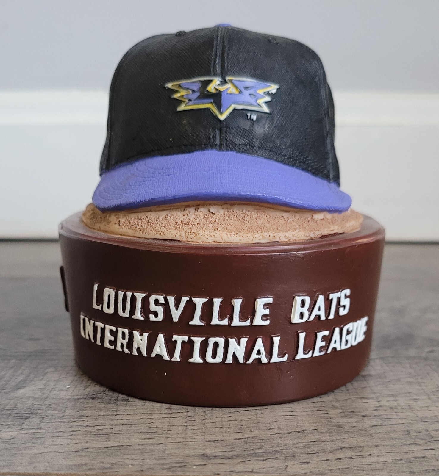 BASEBALL LOUISVILLE BATS RIVERBATS TRIPLE A MINOR LEAGUE BASEBALL COIN