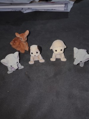 Lot De Figurines Et Accessoires Sylvanian Families D'occasion - Divers Modèles - Bon État