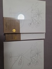 Leinw&auml;nder mit Bild. 2 Verpackt. 1 Offen Hat Einen Kleinen Braumen Fleck.