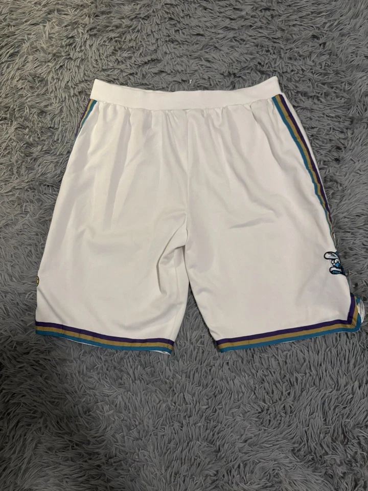 Vintage Reebok NBA Men’s New Orleans Hornets Team Apparel White Basketball Short - Image 3 of 4