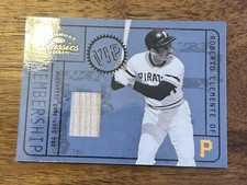 2004 Donruss Classics #M4 Roberto Clemente Membership Game Used Bat Relic /25