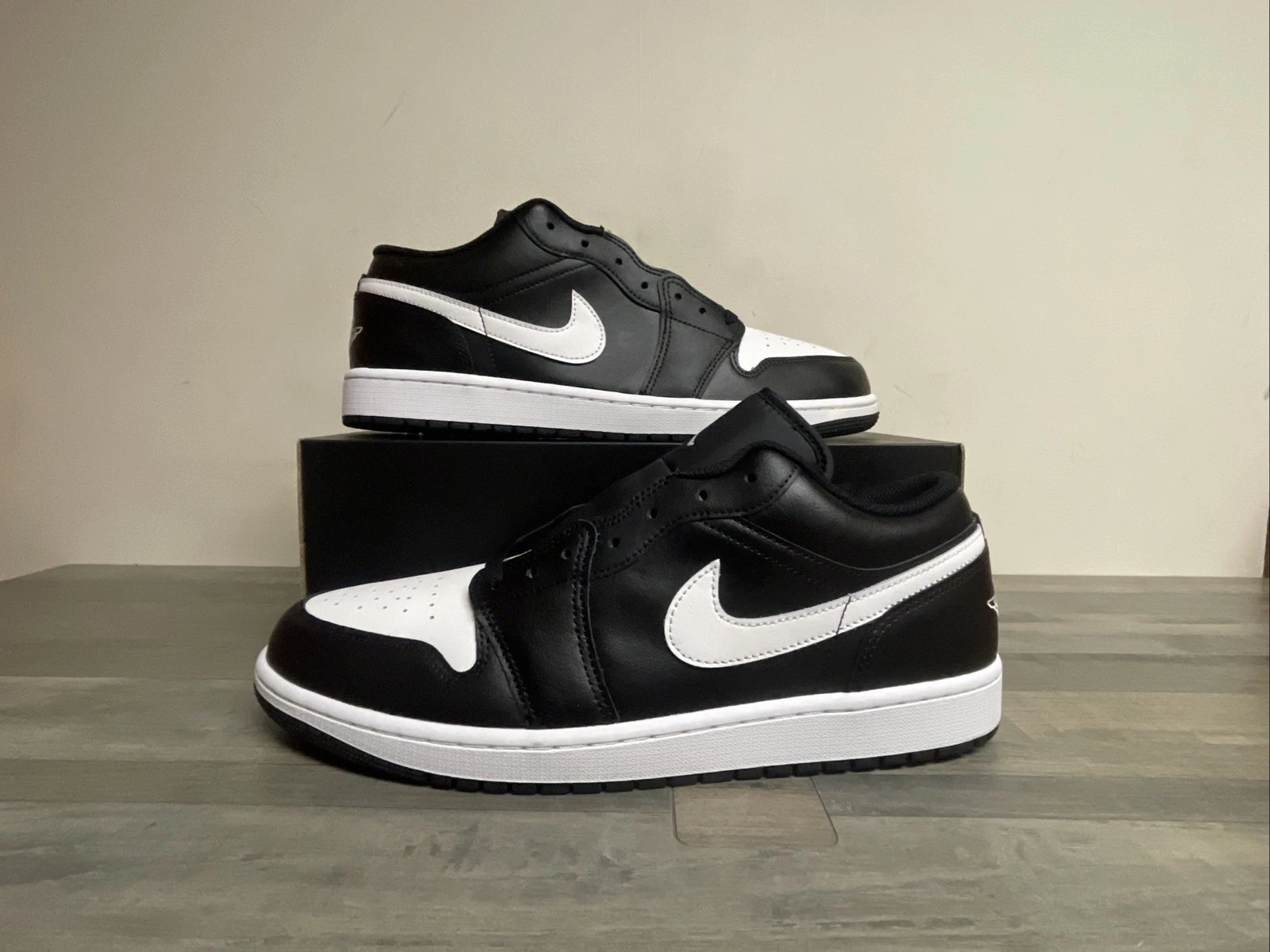 Nike Air Jordan 1 Low Shoes Black Summit White 553558-043 Men's Size 8 NEW