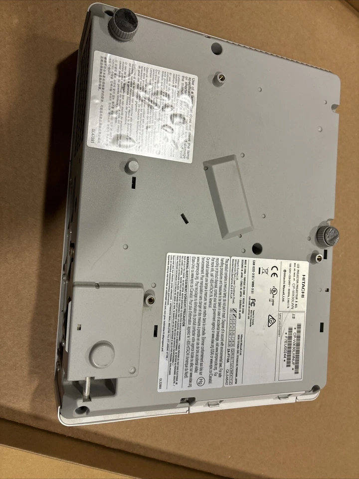 Hitachi CP-WX30LWN Projector WXGA 3LCD 3,000 Lumens - Image 2 of 3