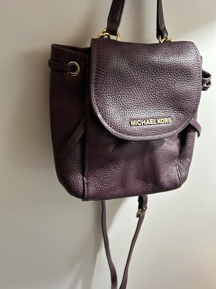 Bolsa tiracolo Michael Kors Riley pequena aba couro roxo profundo cordão - Imagem 3 de 4