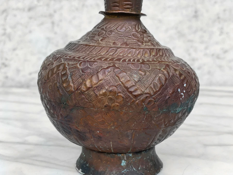 Vintage Middle Eastern Repousse Copper Floral Motif Bud Vase - Image 3 of 4