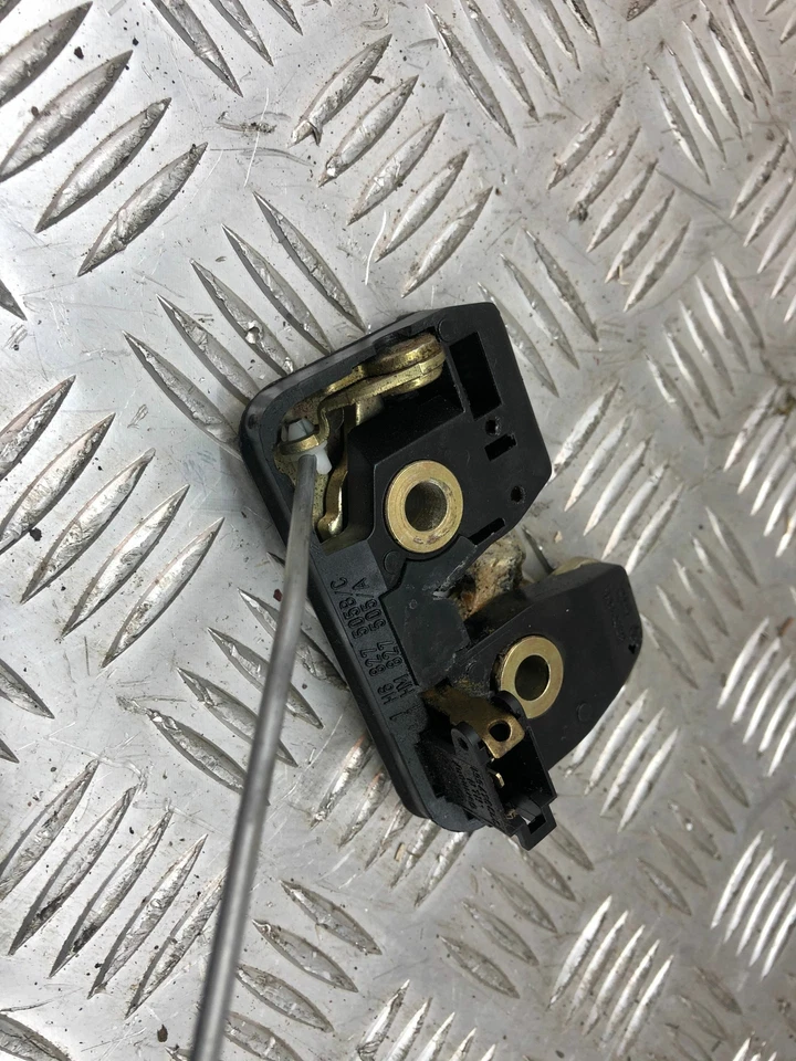 VOLKSWAGEN GOLF MK3 GL 5 PUERTAS HATCHBACK 1997 1781cc CERRADURA TAPA MECÁNICA Foto 3 de 4