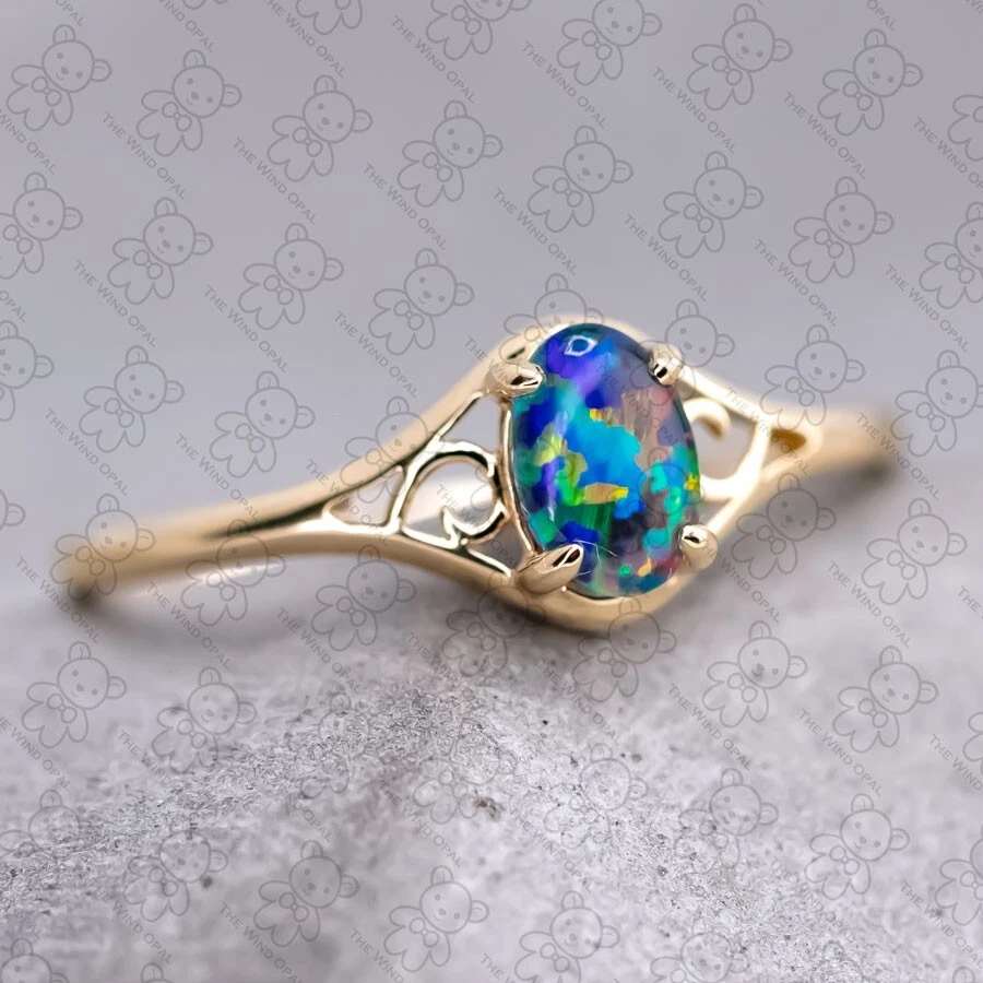 Anillo de boda de compromiso de ópalo triple australiano ovalado de inspiración vintage de oro de 18 quilates Foto 2 de 4