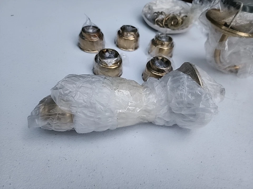 Araña Kenroy, latón claro dorado años 80 5 luces Foto 2 de 4