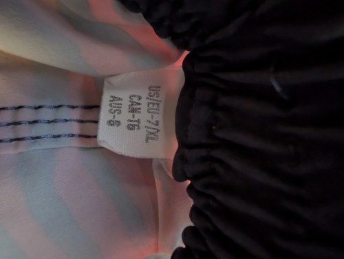 Boy's Volcom swim trunks size 7 - Picture 4 of 4