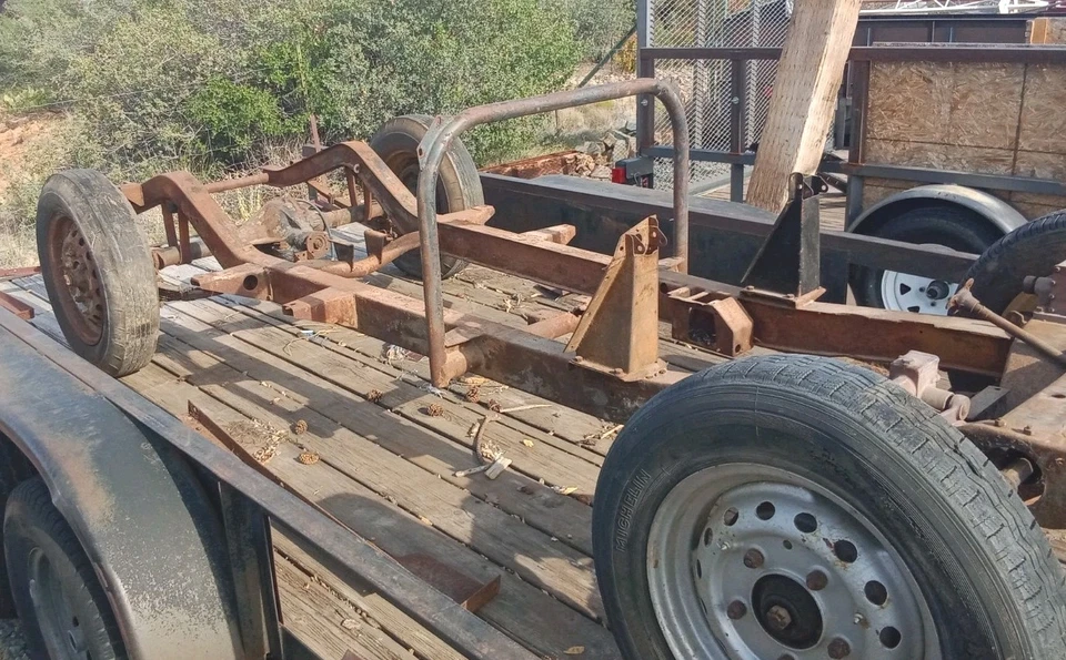 Chasis rodante MG TD 1952 que incluye muchas partes de la carrocería  Foto 4 de 4