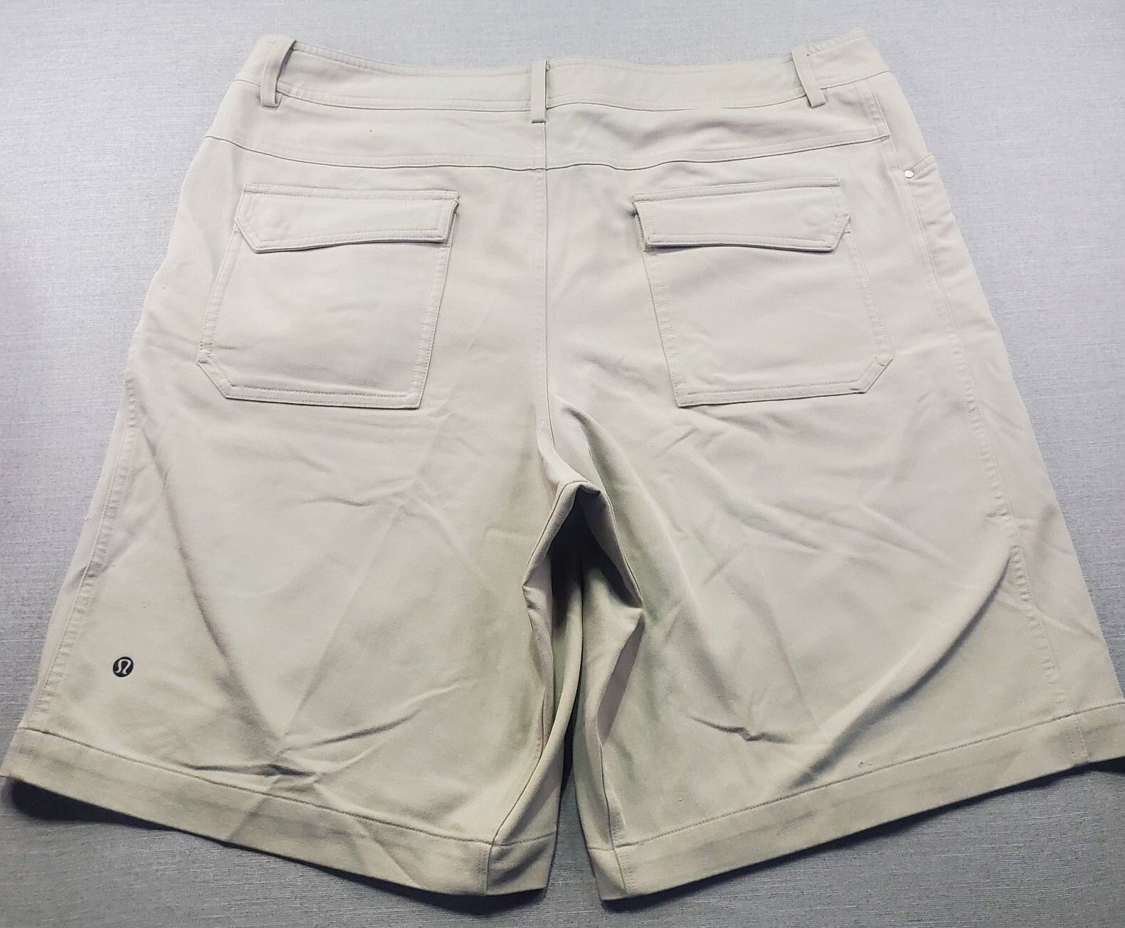 Lululemon Commuter Beige Cargo Shorts Mens Sz 38 Stre… Gem