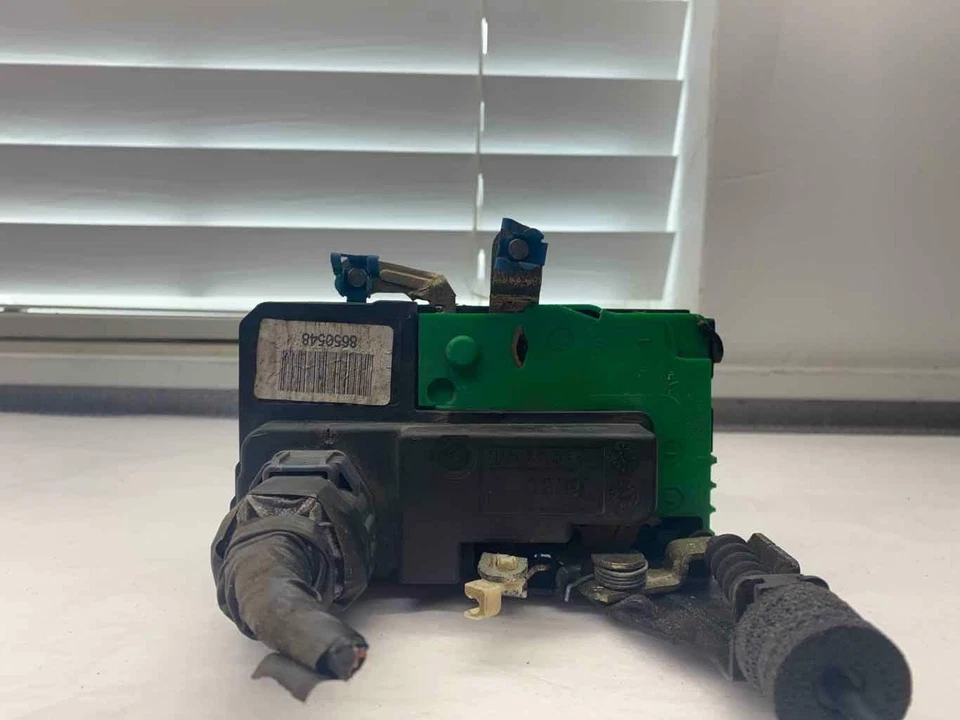 Volvo 60 Series S60 2003 conjunto de pestillo de cerradura de puerta delantera lado del conductor izquierdo OEM Foto 2 de 4