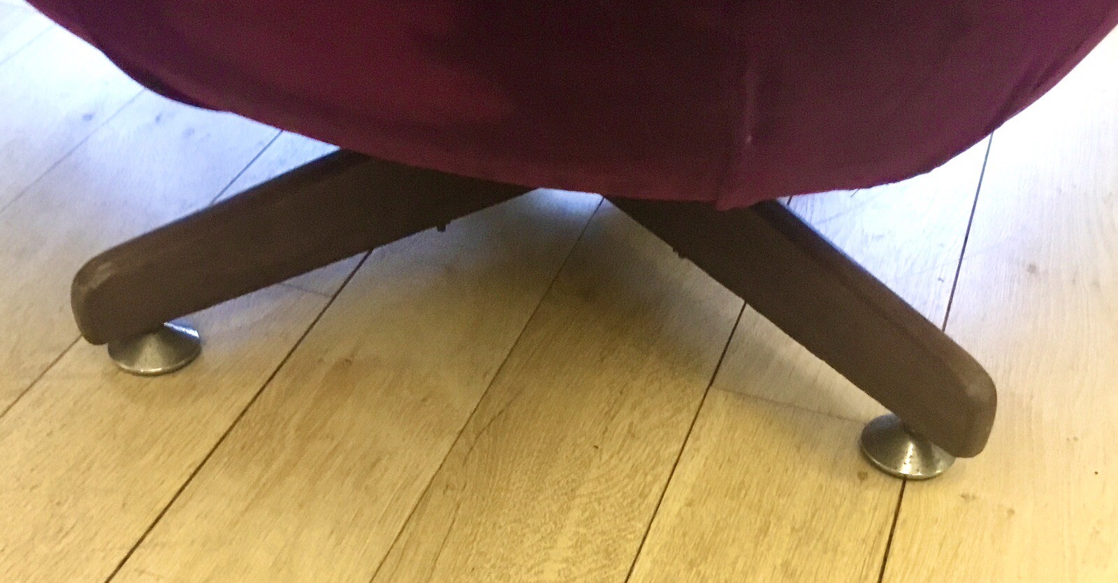 Pair Of Vintage Egg Swivel Chairs In Purple Velvet eBay